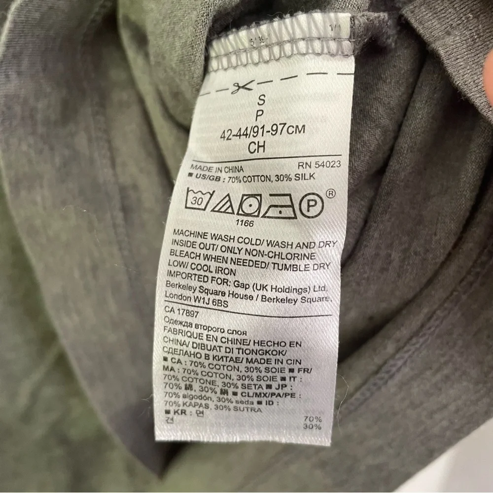 Banana Republic gray collared cotton silk blend short sleeve polo shirt
